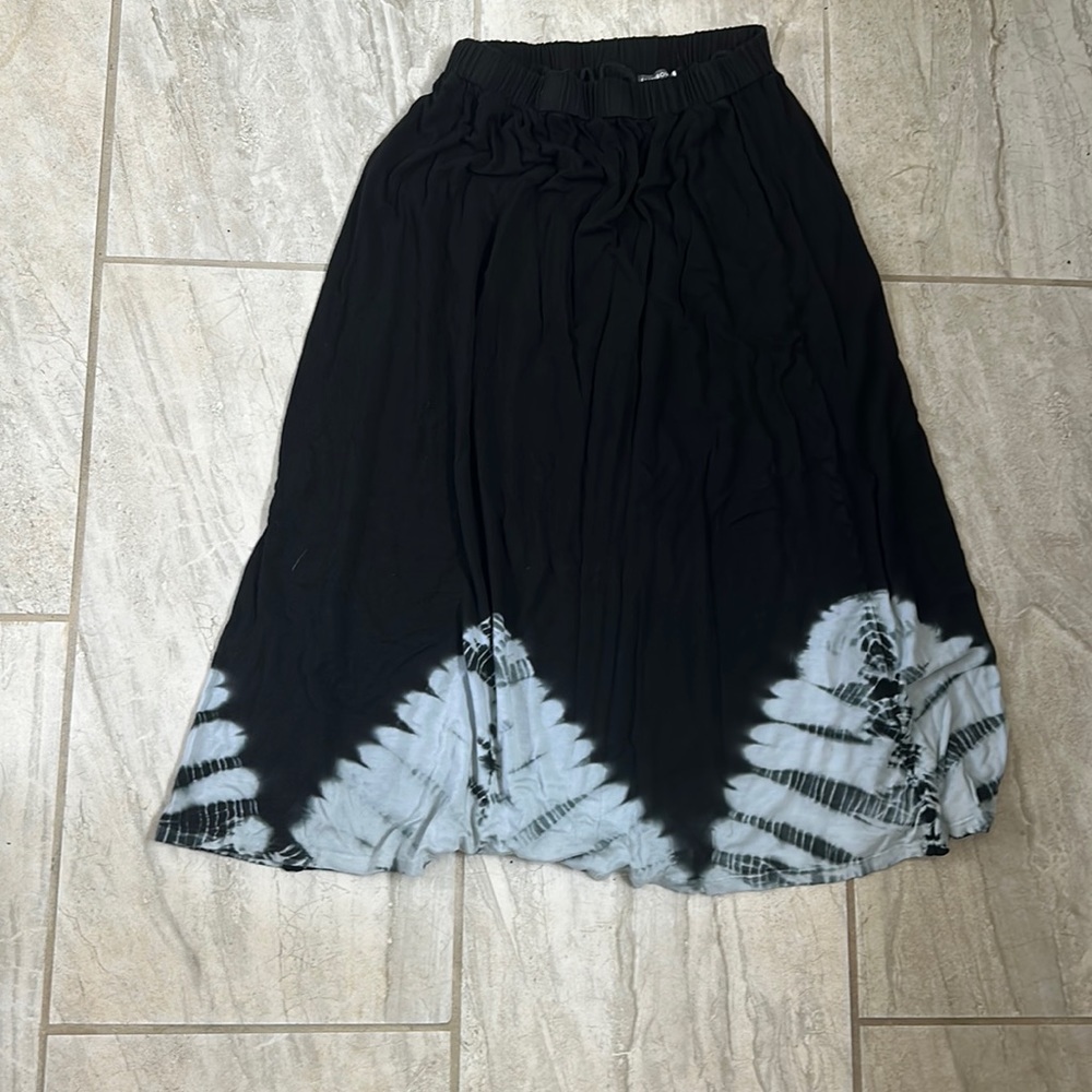 Black tie dye midi skirt elastic waist.